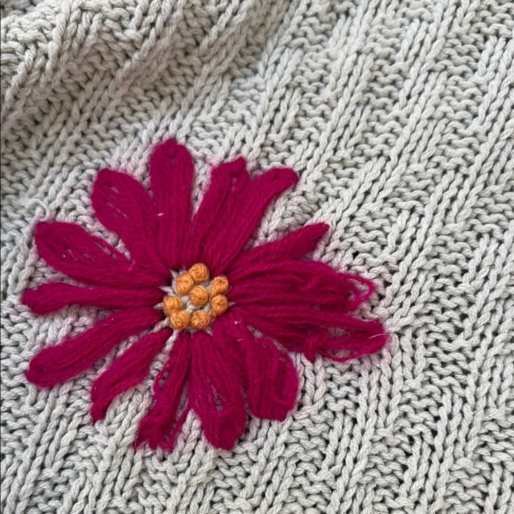 Natural Life Gray Cream Sweater with Floral Smile Design XS//S - Picture 3 of 8
